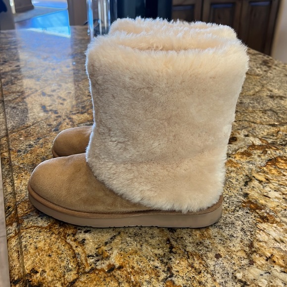 Authentic UGG boots - Picture 2 of 5